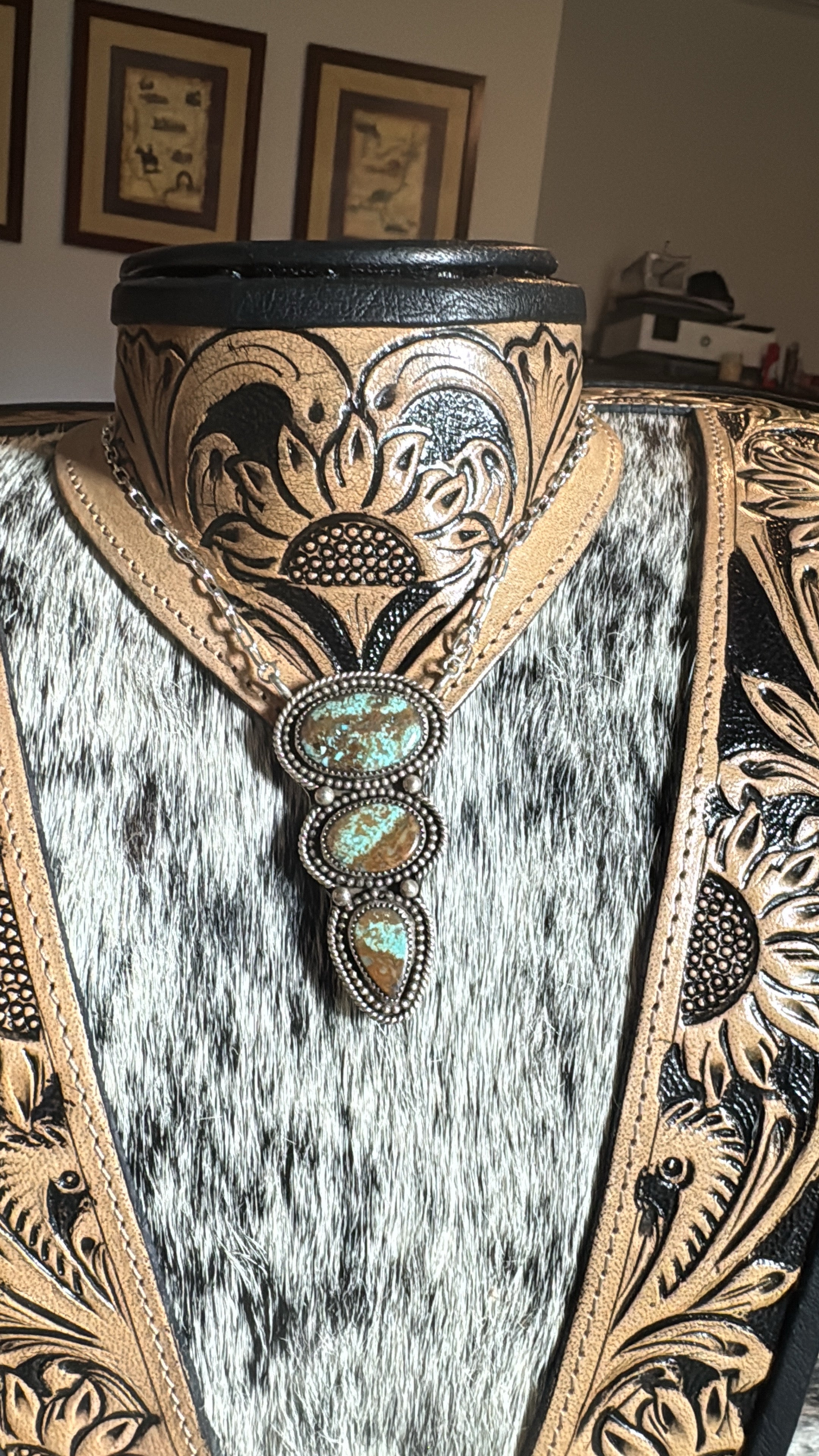 Number eight necklace