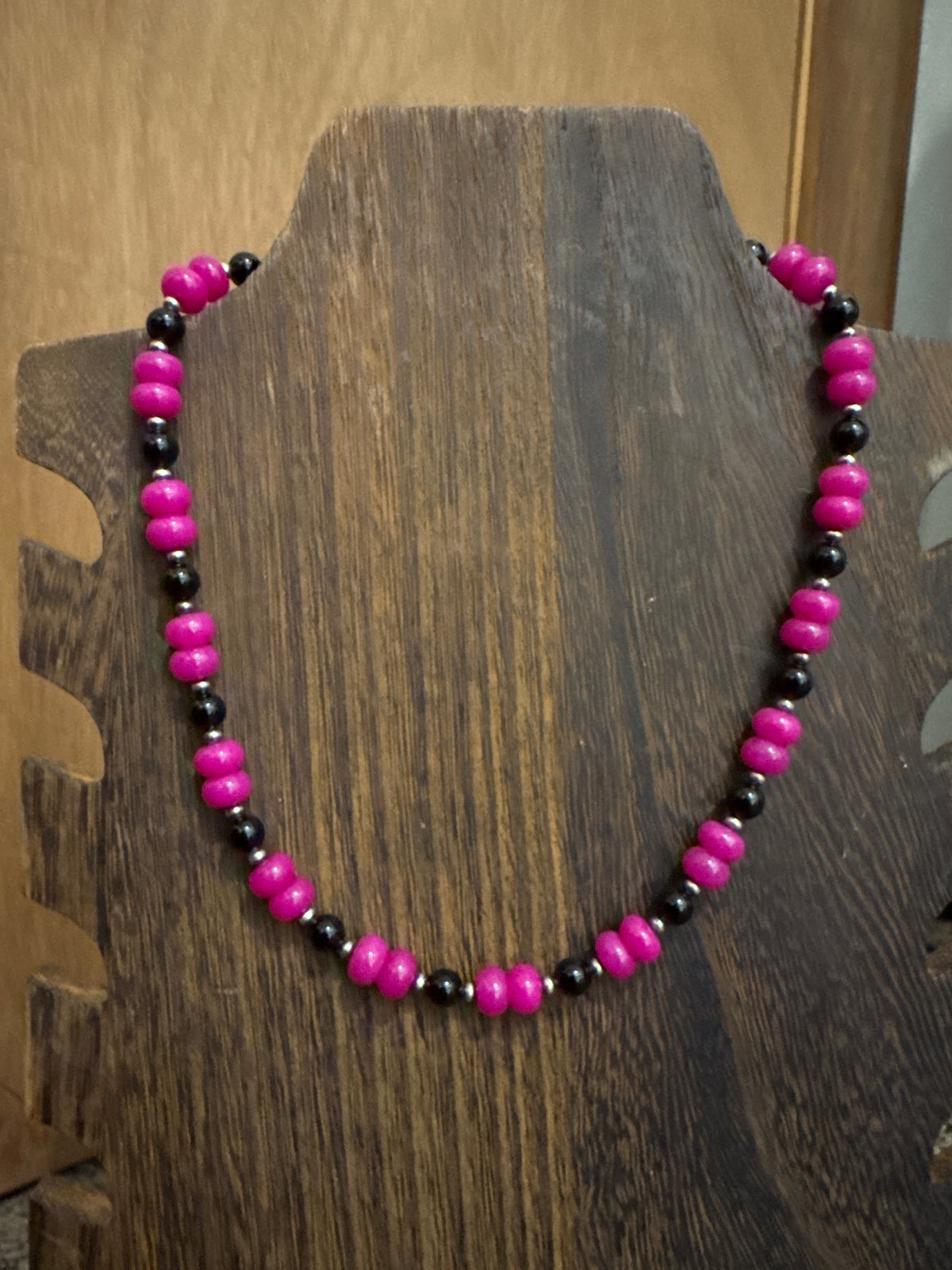 Pink fuchsia and black Onyx necklace three MM pearls
